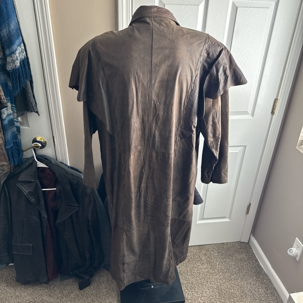Vintage Brown Leather Coat – Statement Cape Shoulder - Picture 2 of 4